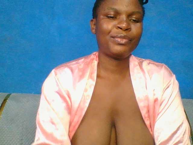 Thearo live cam on BongaCams