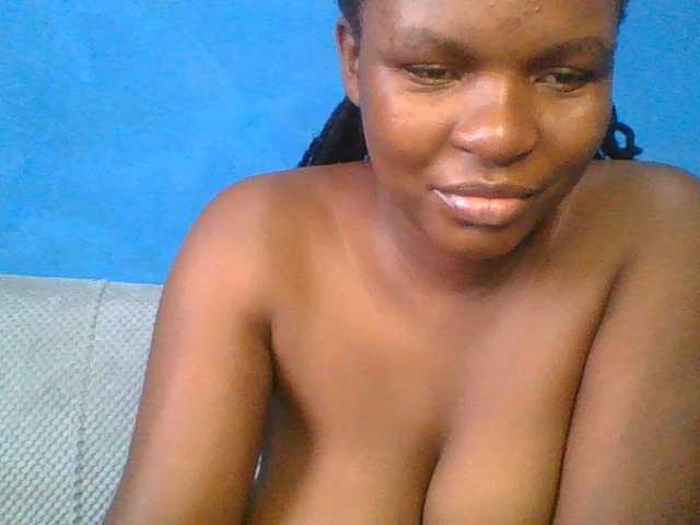 Thearo live cam on BongaCams