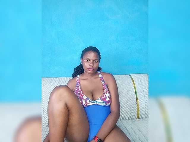 Thearo live cam on BongaCams