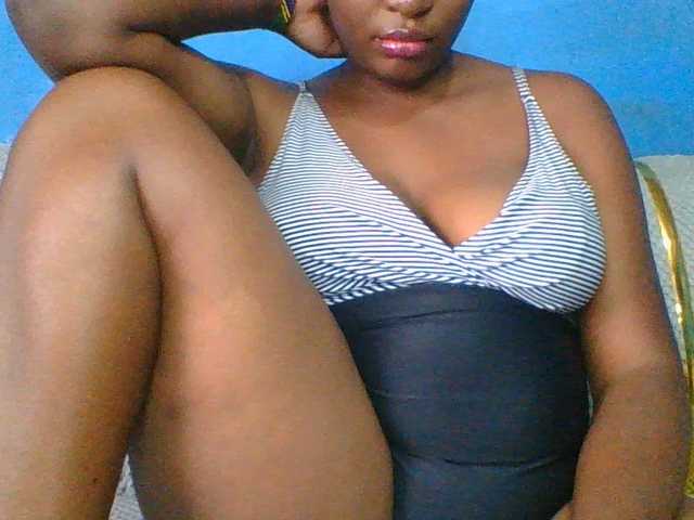 Thearo live cam on BongaCams