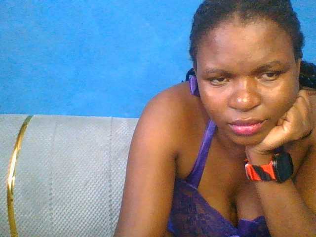 Thearo live cam on BongaCams