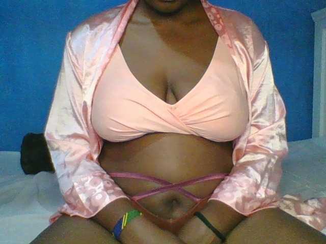 Thearo live cam on BongaCams