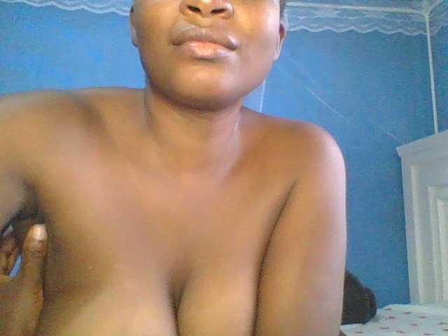 Thearo live cam on BongaCams