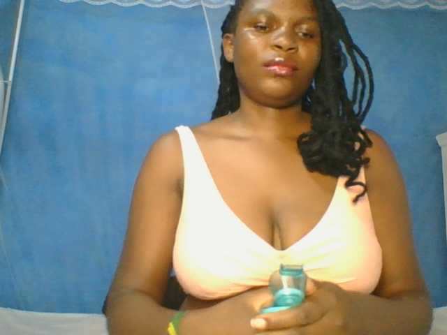 Thearo live cam on BongaCams