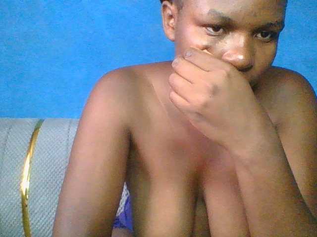 Thearo live cam on BongaCams
