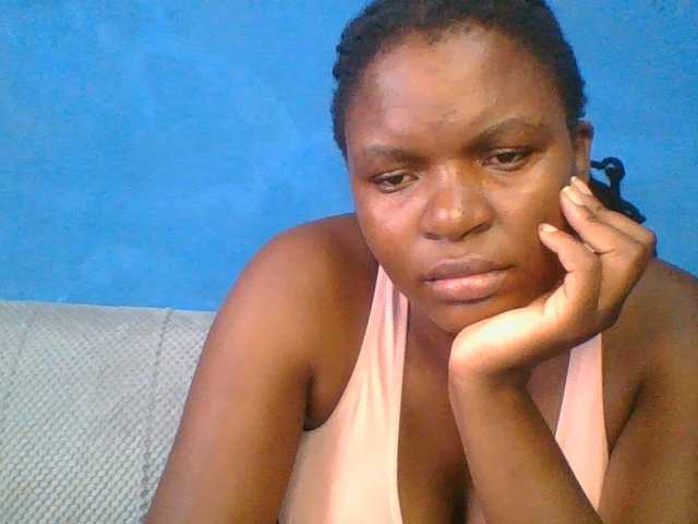 Thearo live cam on BongaCams