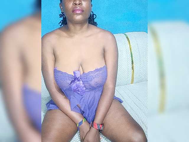 Thearo live cam on BongaCams