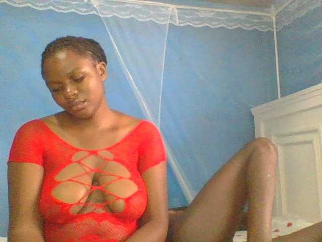 Thearo live cam on BongaCams