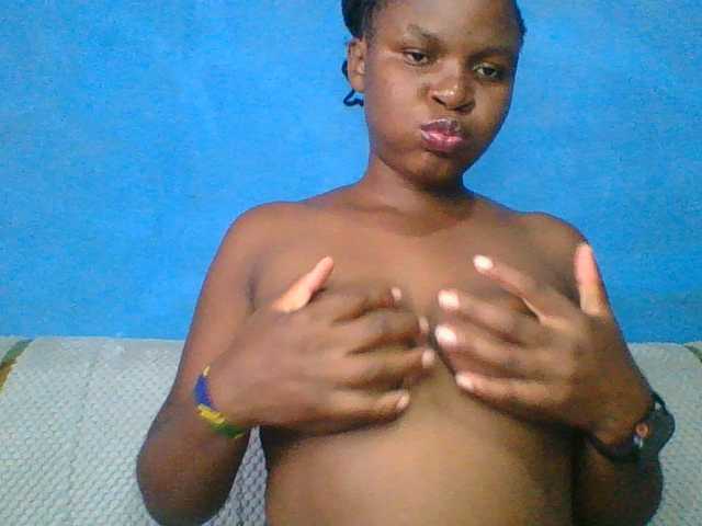 Thearo live cam on BongaCams