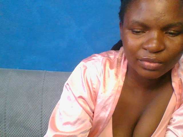 Thearo live cam on BongaCams