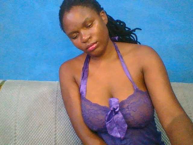 Thearo live cam on BongaCams
