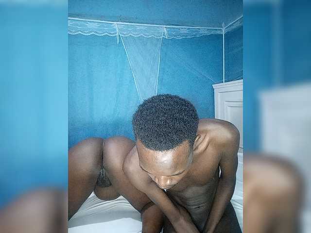 Thearo live cam on BongaCams