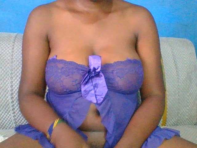 Thearo live cam on BongaCams