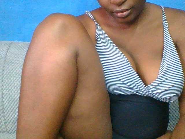Thearo live cam on BongaCams