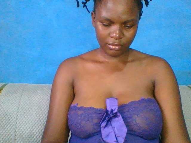 Thearo live cam on BongaCams