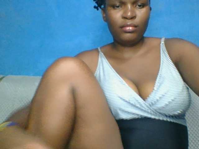 Thearo live cam on BongaCams