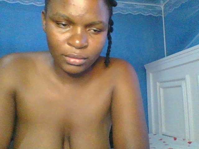 Thearo live cam on BongaCams