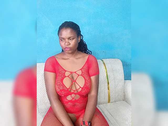 le modèle RANNY est en webcam porno dans un show sur le site bongacams, il possède les tags suivants: Ebony,Brunette,Shaved