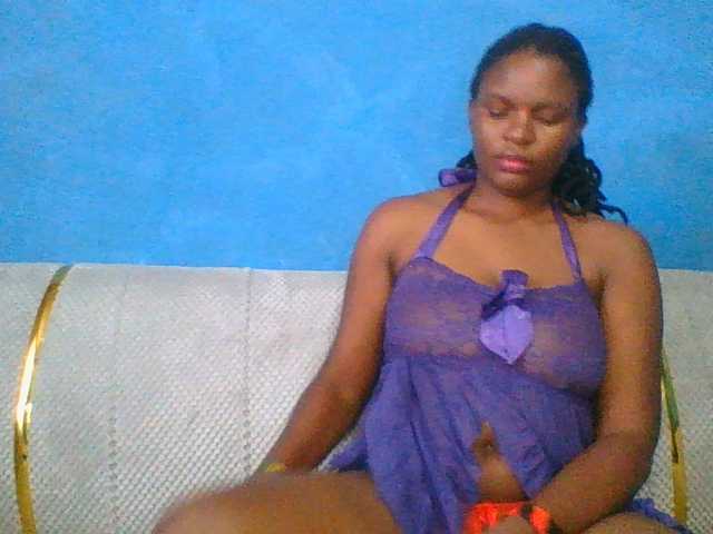 Thearo live cam on BongaCams