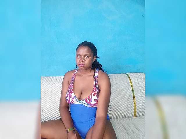 Thearo live cam on BongaCams