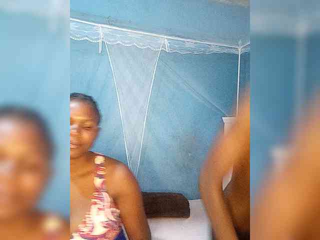 Shadia45 webcam