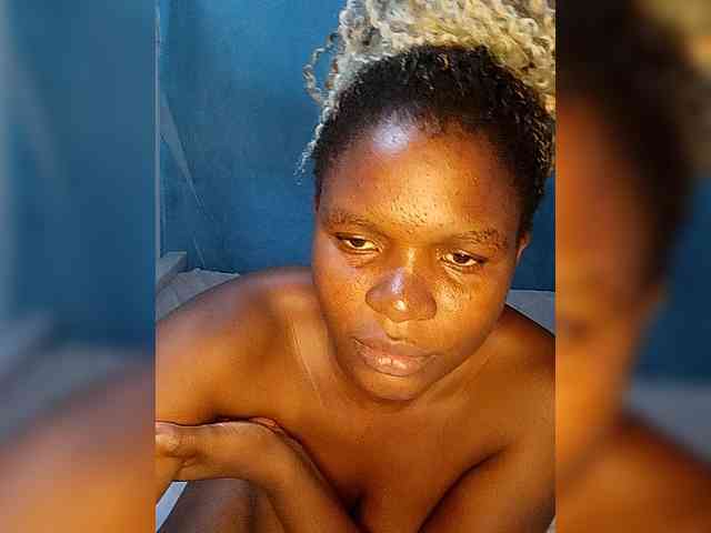 Shadia45 webcam
