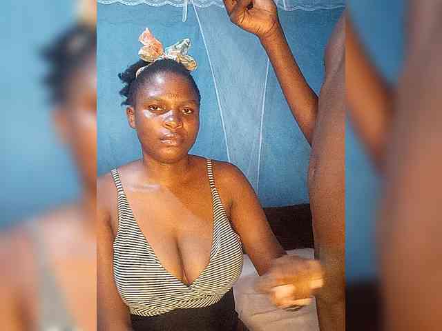Shadia45 webcam