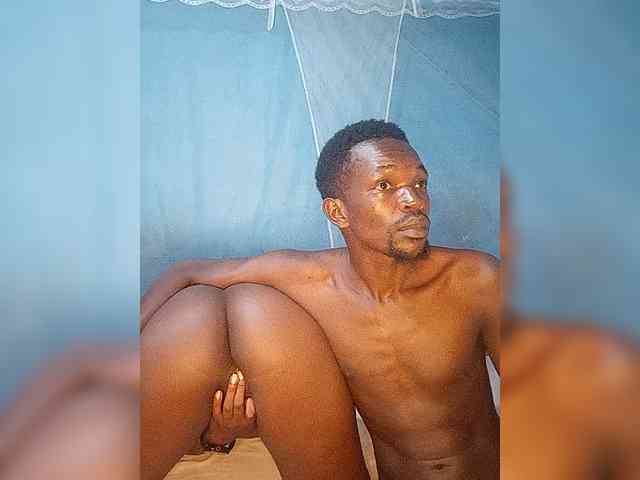 Thearo Live Webcam on BongaCams