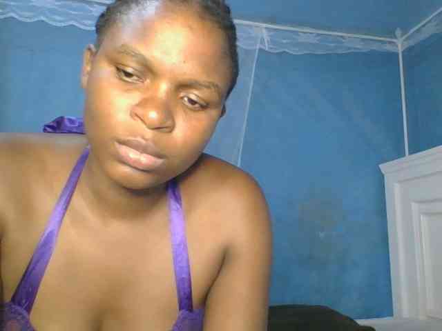 Shadia45 webcam