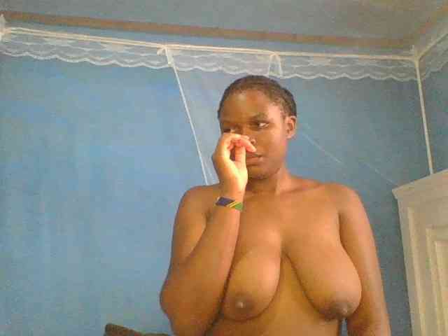 Shadia45 webcam