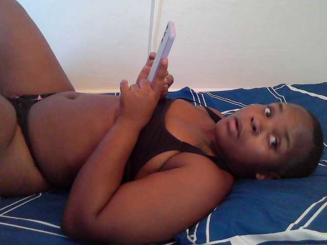 Queen-venny live cam on BongaCams