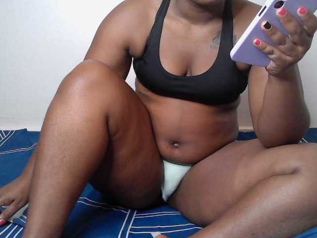 Queen-venny live cam on BongaCams