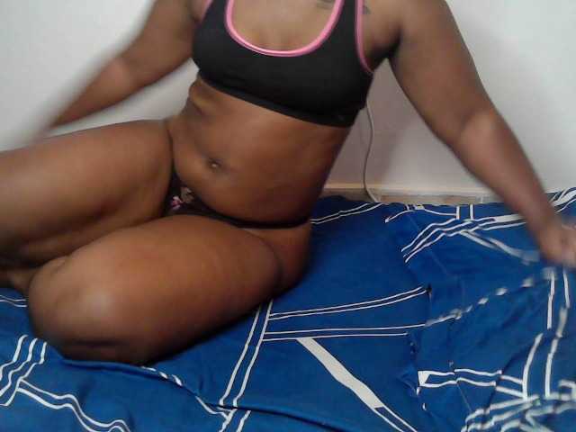 Queen-venny live cam on BongaCams