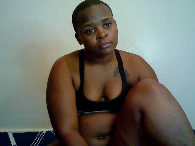 Queen-venny live cam on BongaCams