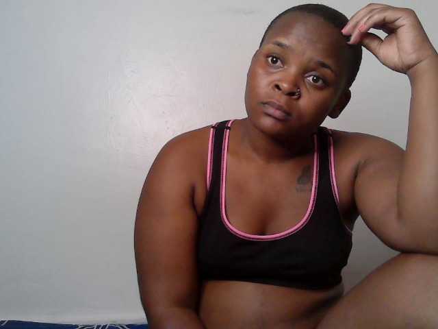 Chat with Queen-venny live cam