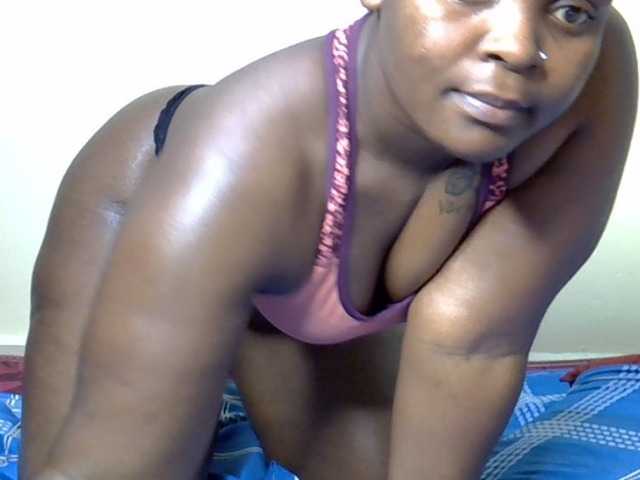 Queen-venny live cam on BongaCams