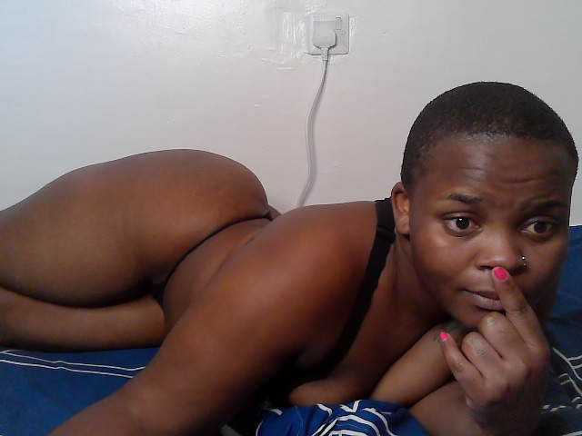 Queen-venny webcam bongacams model stream image