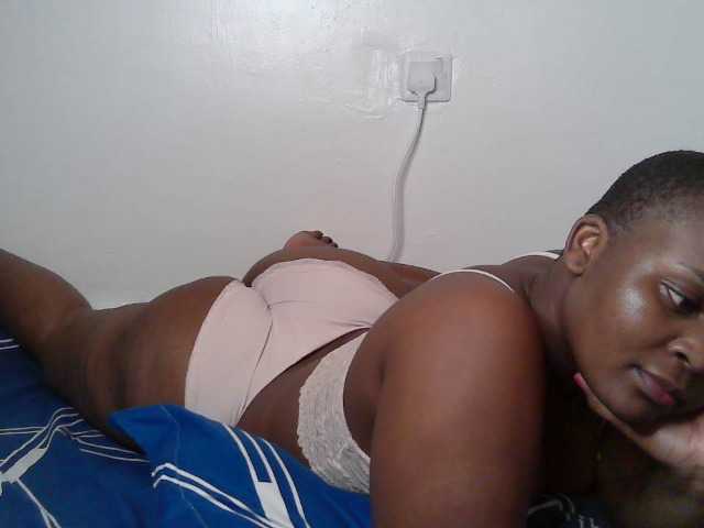 Queen-venny live cam on BongaCams