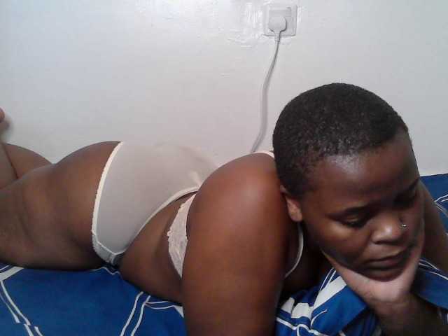 Queen-venny live cam on BongaCams