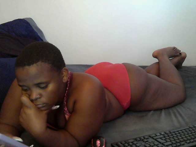 le modèle Queen-venny est en webcam porno dans un show sur le site bongacams, il possède les tags suivants: Ebony,Brunette,Shaved