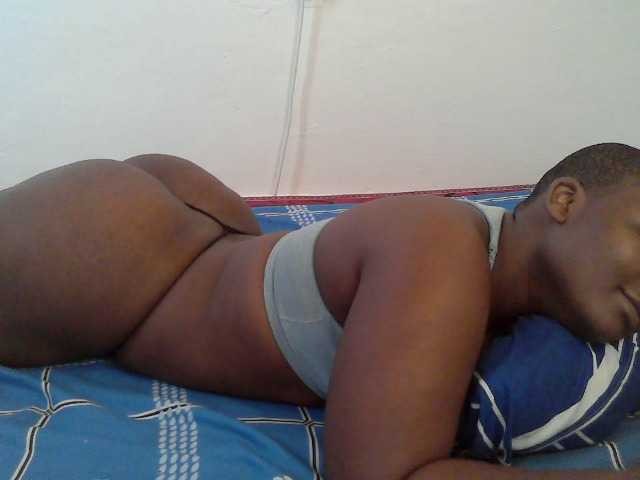 Queen-venny live cam on BongaCams