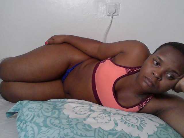Queen-venny live cam on BongaCams