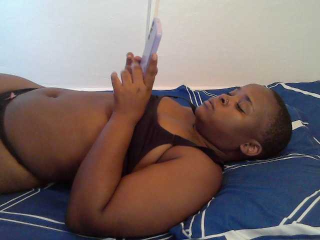 Queen-venny live cam on BongaCams