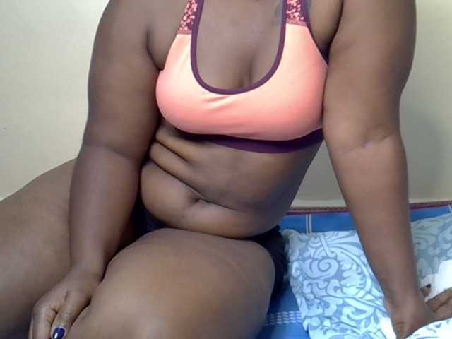 Queen-venny live cam on BongaCams