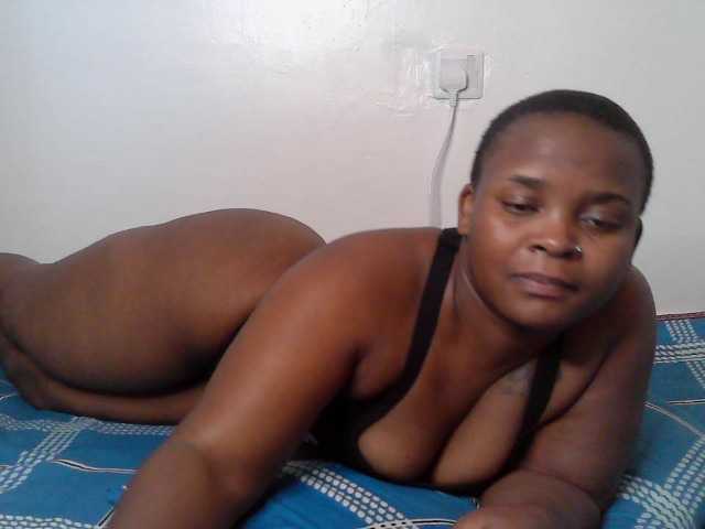 Queen-venny live cam on BongaCams