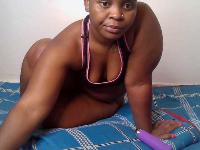 Queen-venny live cam on BongaCams