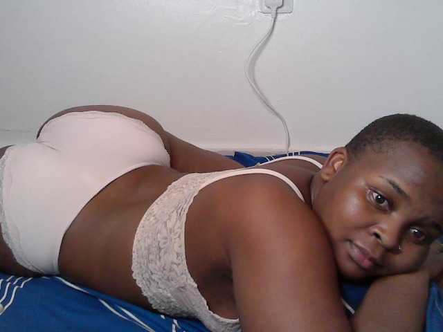 Queen-venny live cam on BongaCams