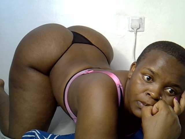Queen-venny live cam on BongaCams