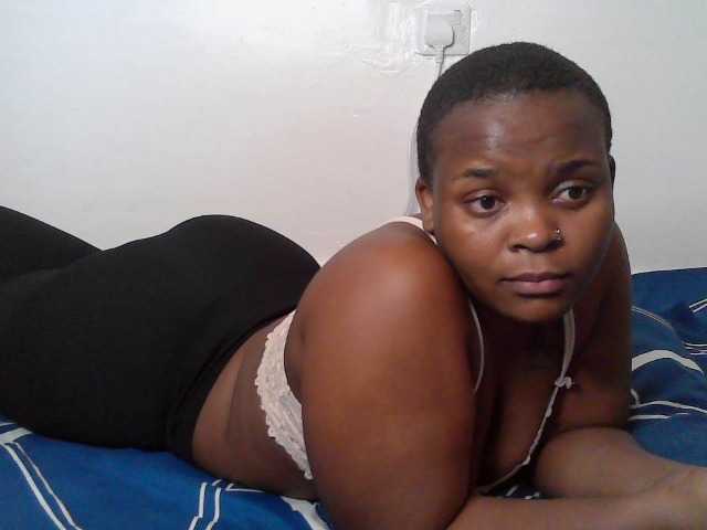 Queen-venny live cam on UnifiedCams