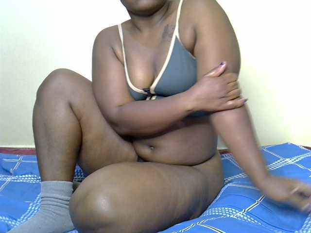Queen-venny live cam on BongaCams